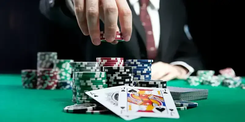 Tại sao nên chơi Blackjack tại Hit Club?