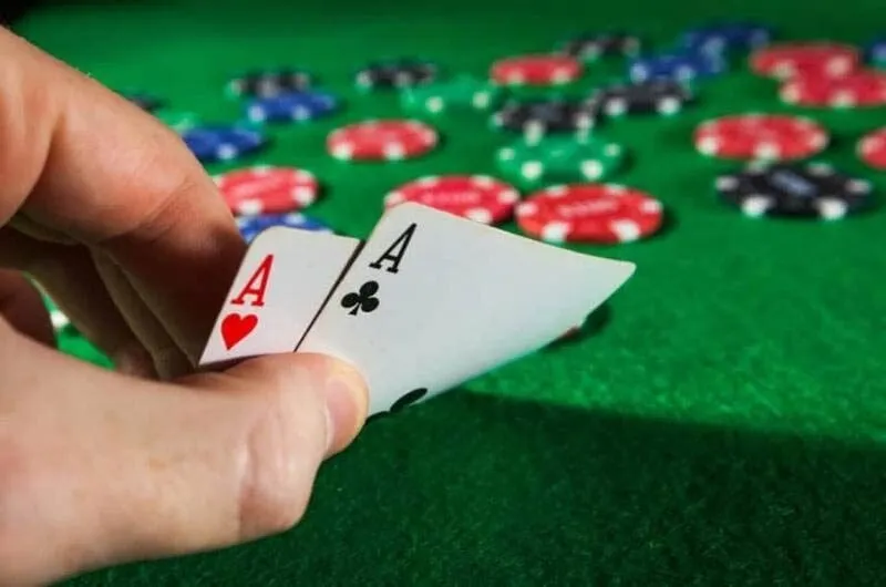 Hãy tính toán thật cẩn thận trước mỗi lượt bốc bài nhưng không khiến đối thủ nghi ngờ